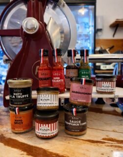 @sauces_sosu débarque ! Et ça claque ✨
Du caractère, du soleil et un peu de piquant…
Sauces artisanales, mayo à la truffe, caviar d’artichauts, bourguignonne, tonka & autres pépites à découvrir dès maintenant en boutique.
Attention, coup de cœur assuré.