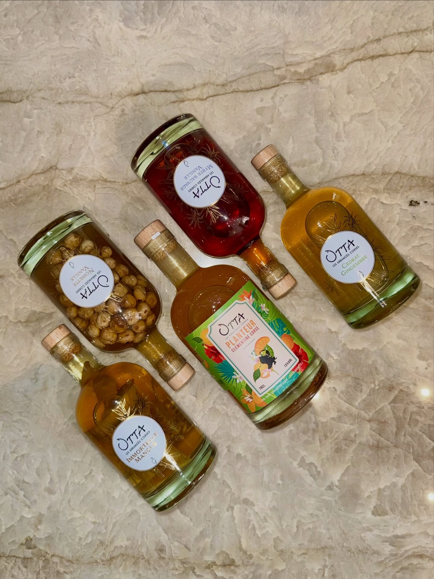 Ca sent bon le sable fin, le bruit des vagues et le soleil 
Ça sent l’été, ça sent le bonheur 
Des rhums arrangés made in corsica c’est peu commun mais.. que c’est bon 
À venir goûter au plus vite dans votre épicerie 
🥃 @rhum_arrangerie_corse